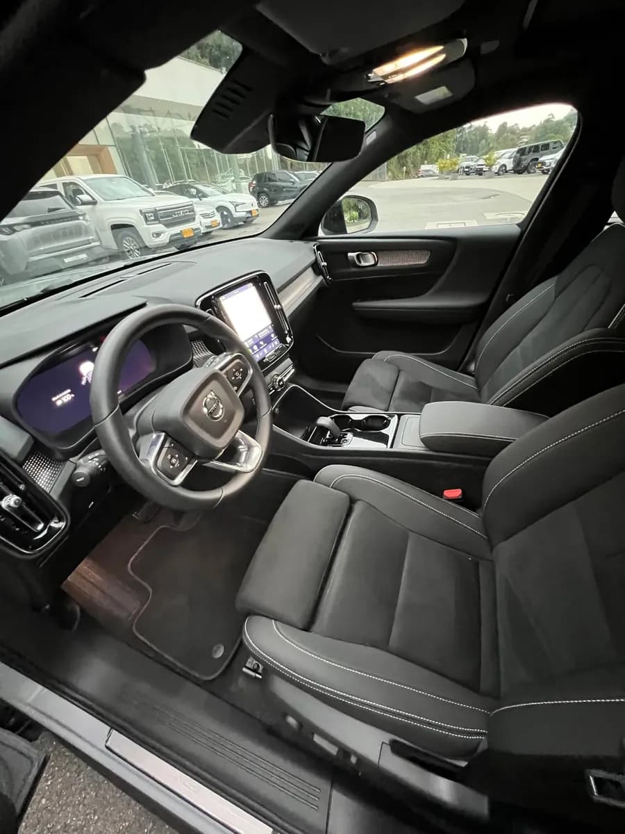 Volvo EX 40 Plus 2026